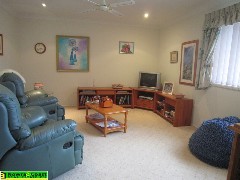 42 Orama Crescent, Orient Point NSW 2540