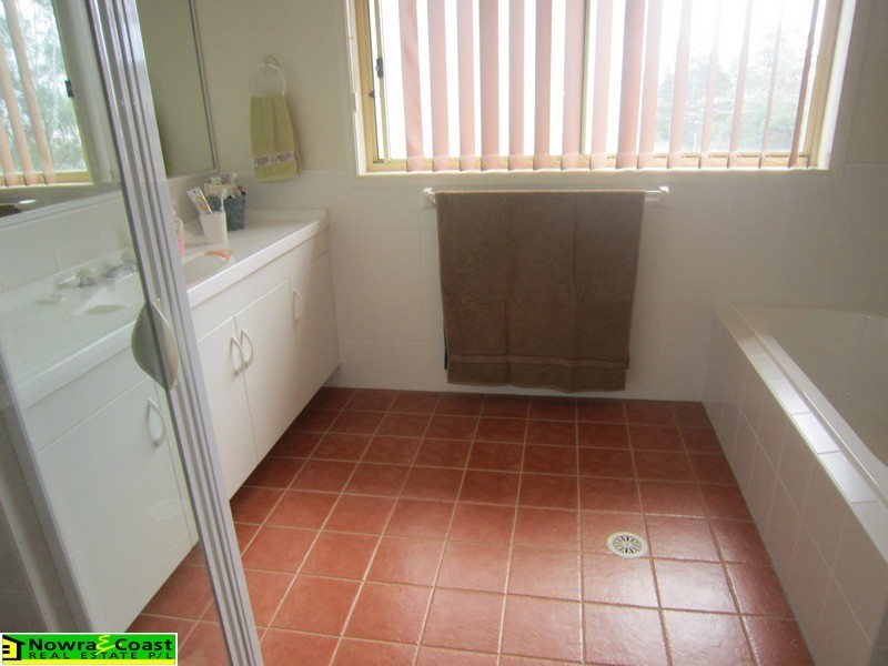 42 Orama Crescent, Orient Point NSW 2540