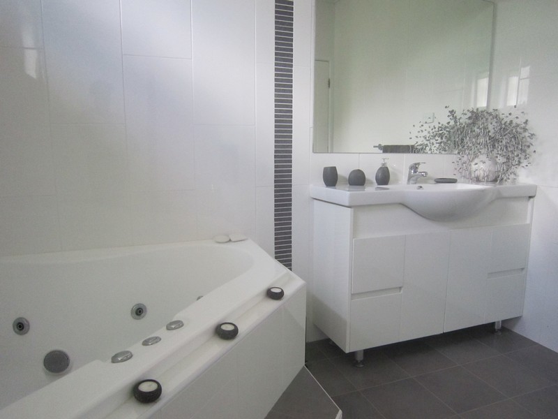 26 Lyrebird Drive, Nowra NSW 2541