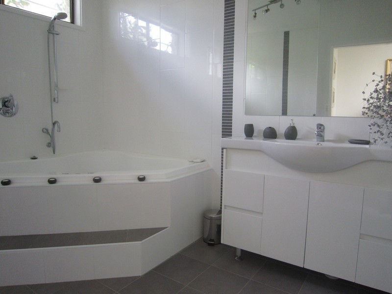 26 Lyrebird Drive, Nowra NSW 2541