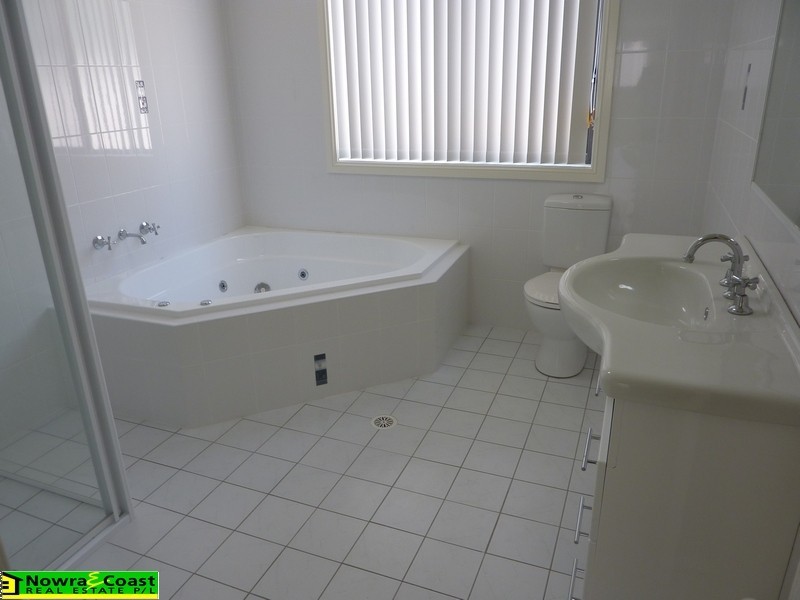 7 Holloway Road, Nowra NSW 2541