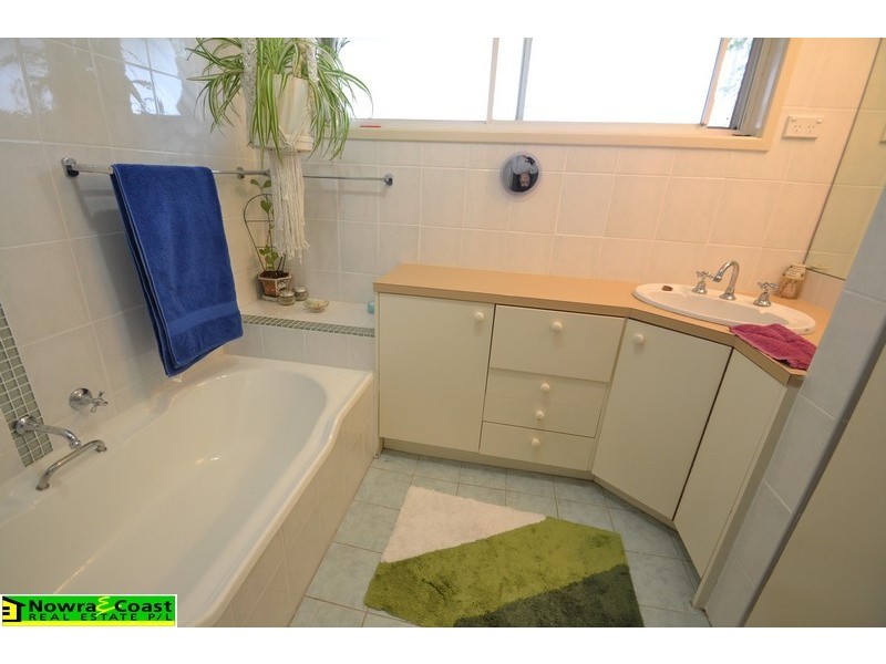 25 Amalfi Crescent, Nowra NSW 2541