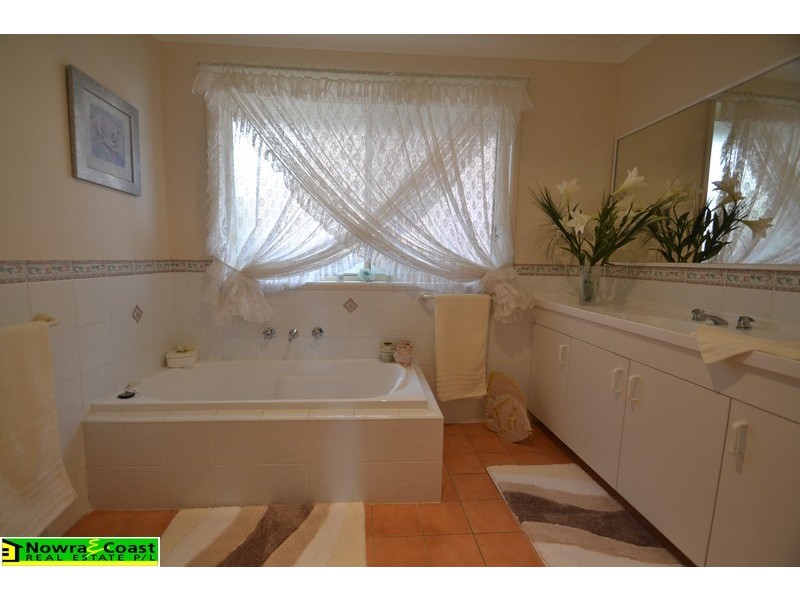 4 Berrallan Street, Greenwell Point NSW 2540