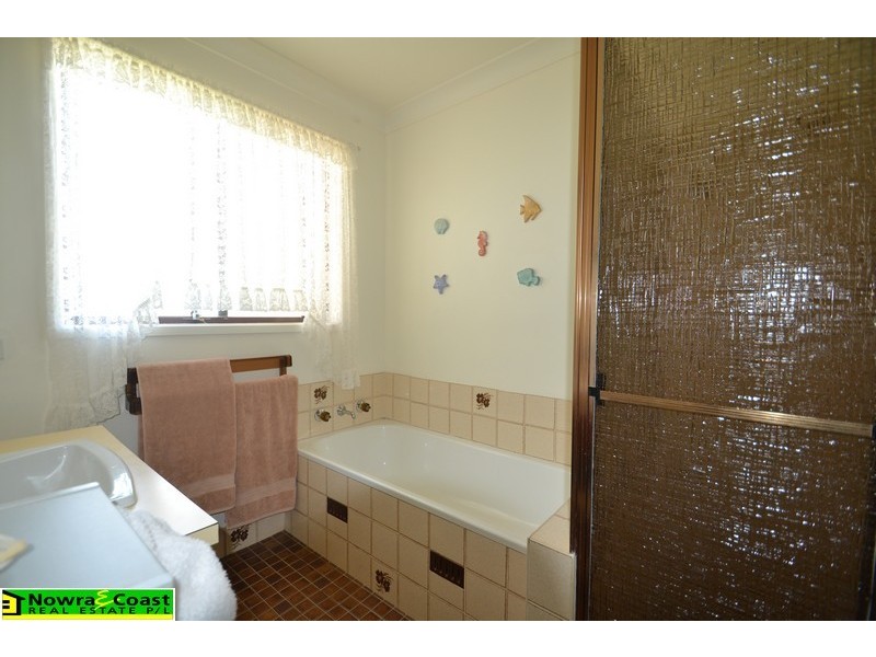 40 Osterley Avenue, Orient Point NSW 2540