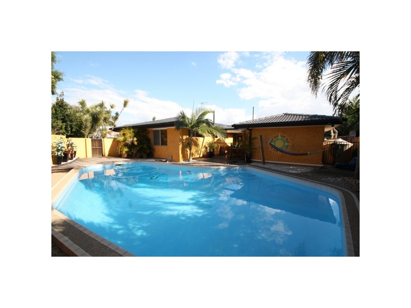 95 Monaco Street, Broadbeach Waters QLD 4218