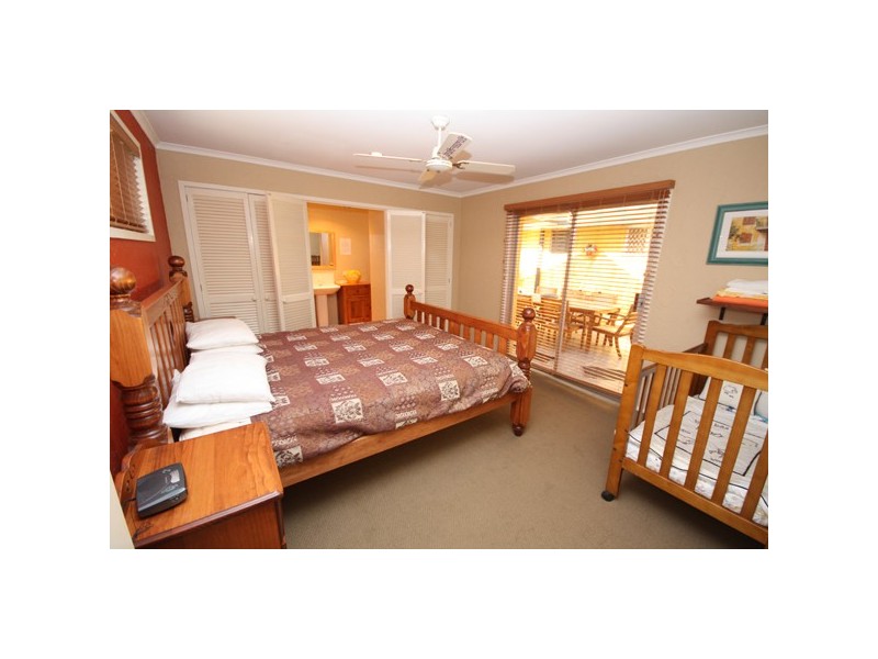 95 Monaco Street, Broadbeach Waters QLD 4218