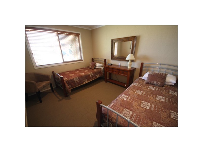 95 Monaco Street, Broadbeach Waters QLD 4218