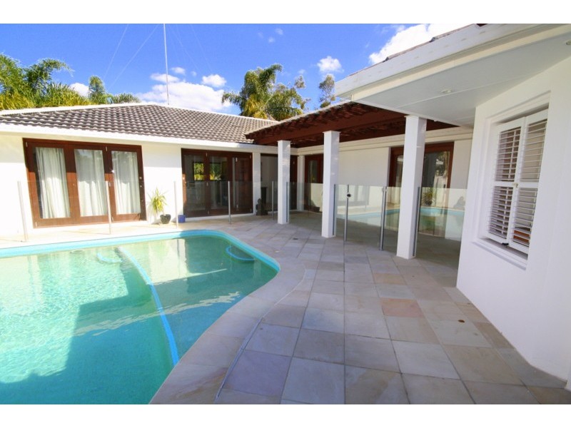 14 Huon Street, Broadbeach Waters QLD 4218