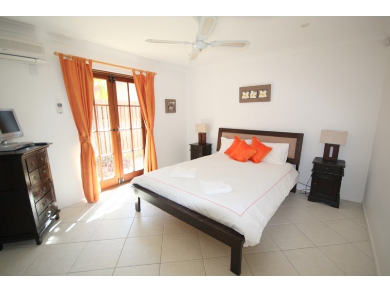 14 Huon Street, Broadbeach Waters QLD 4218