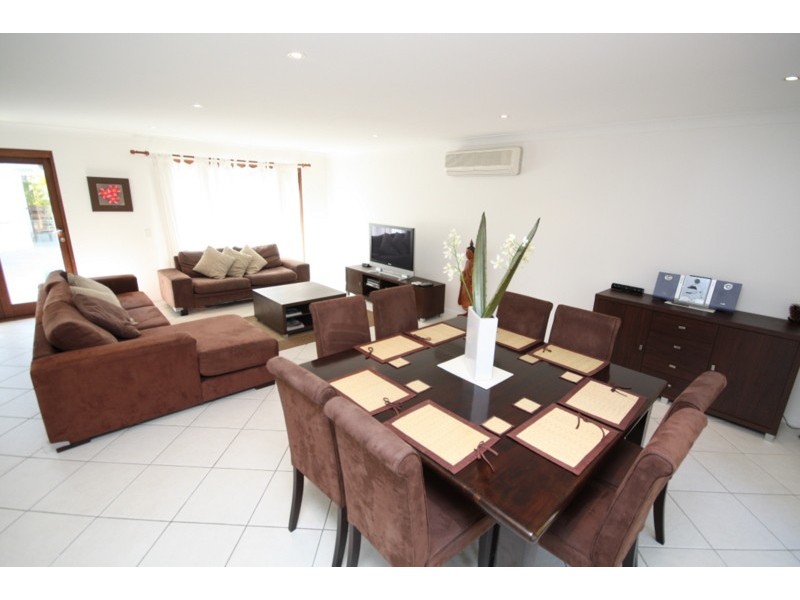 14 Huon Street, Broadbeach Waters QLD 4218