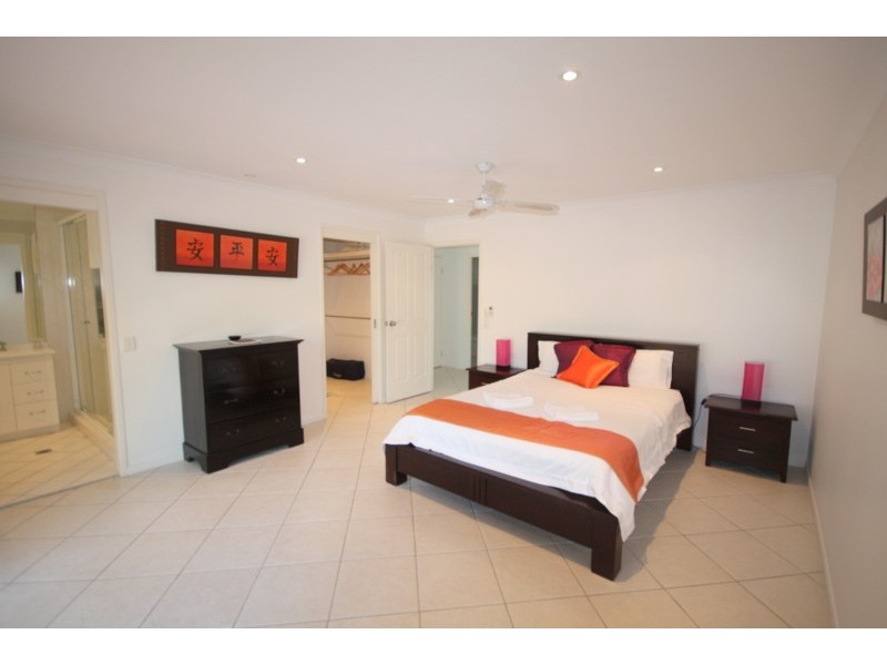 14 Huon Street, Broadbeach Waters QLD 4218