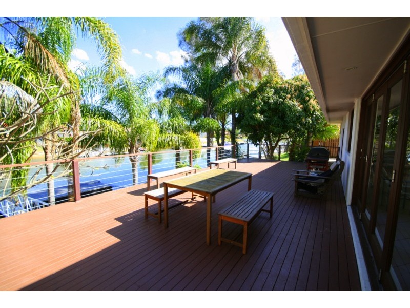 14 Huon Street, Broadbeach Waters QLD 4218
