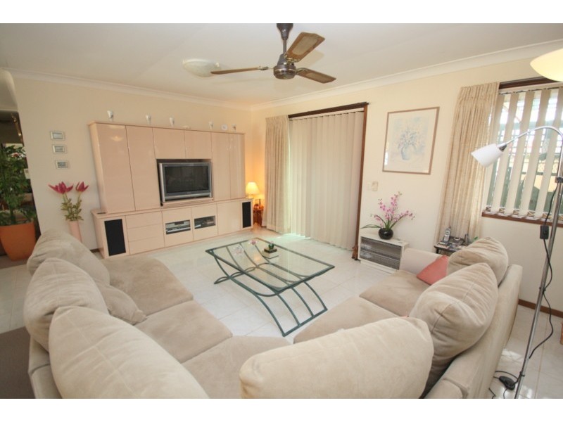 8 Scouller Place, Mermaid Waters QLD 4218