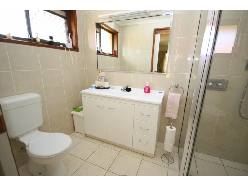 8 Scouller Place, Mermaid Waters QLD 4218