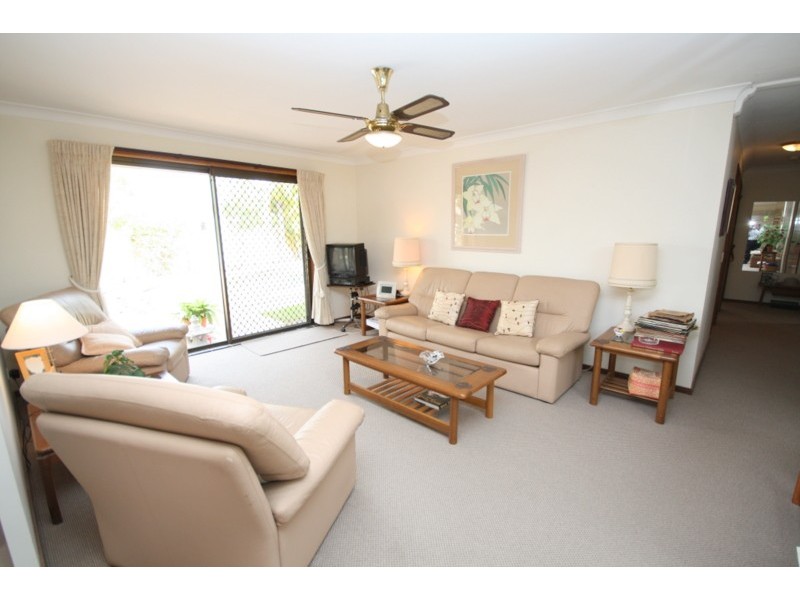 8 Scouller Place, Mermaid Waters QLD 4218