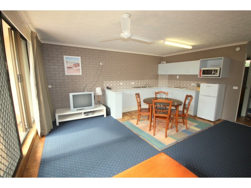 102/40 Surf Parade, Broadbeach QLD 4218