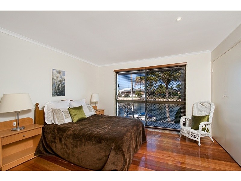 5 La France Court, Mermaid Waters QLD 4218
