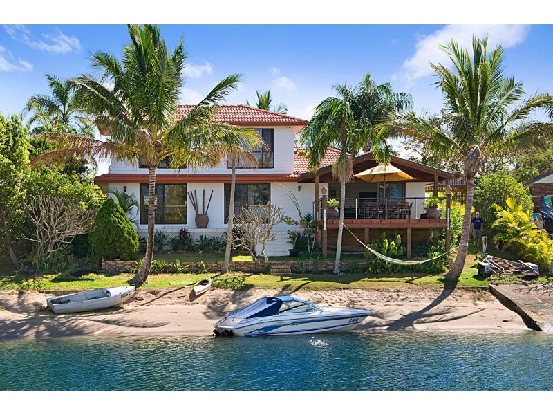 5 La France Court, Mermaid Waters QLD 4218