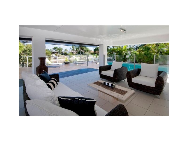 37 Beverley Crescent, Broadbeach Waters QLD 4218