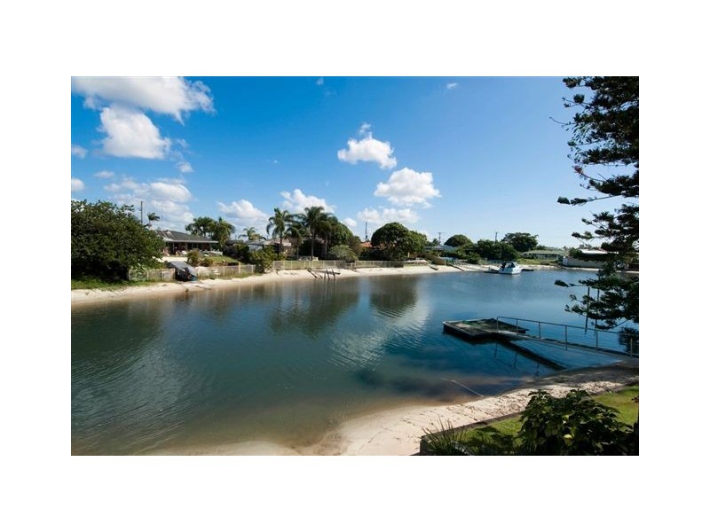 37 Beverley Crescent, Broadbeach Waters QLD 4218