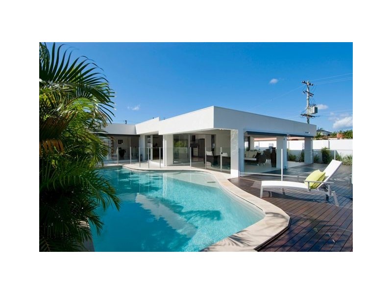 37 Beverley Crescent, Broadbeach Waters QLD 4218