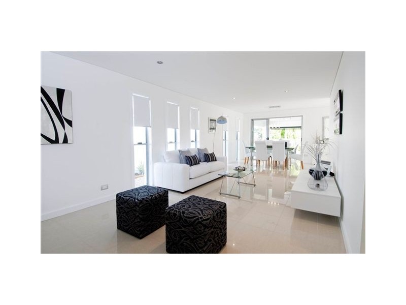37 Beverley Crescent, Broadbeach Waters QLD 4218
