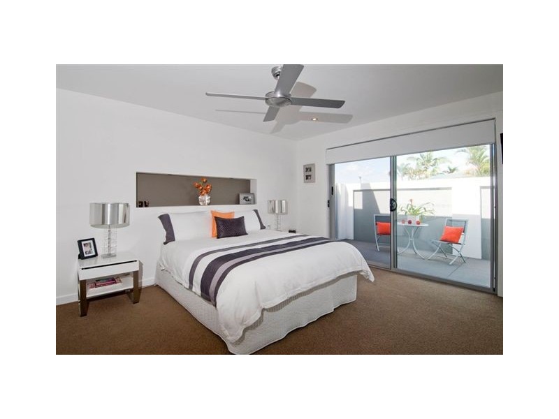 37 Beverley Crescent, Broadbeach Waters QLD 4218