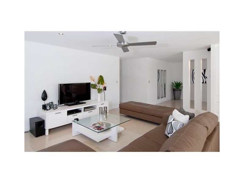 37 Beverley Crescent, Broadbeach Waters QLD 4218