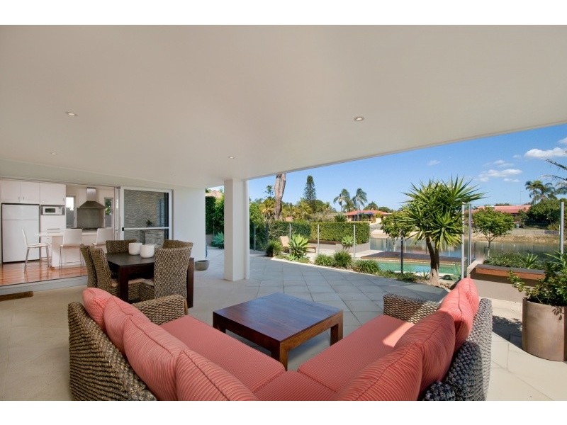 40 Moana Park Avenue, Broadbeach Waters QLD 4218