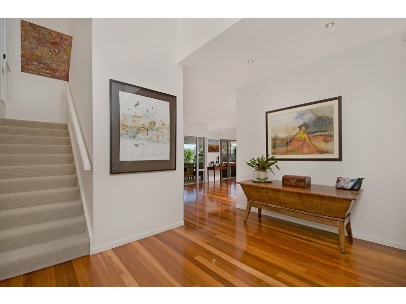 40 Moana Park Avenue, Broadbeach Waters QLD 4218