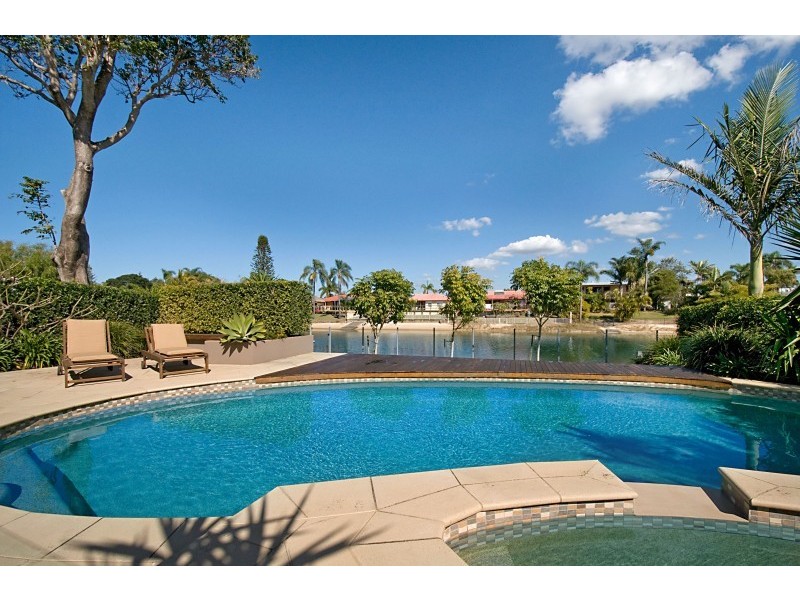 40 Moana Park Avenue, Broadbeach Waters QLD 4218