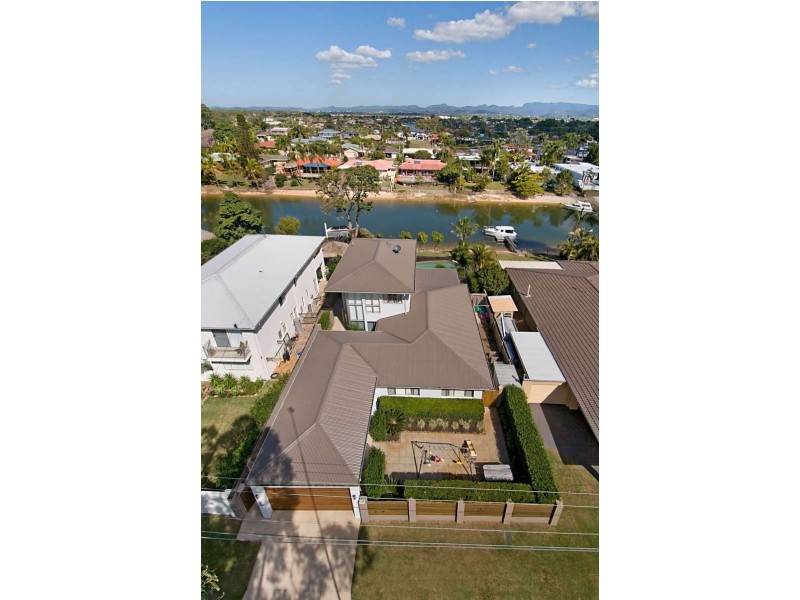 40 Moana Park Avenue, Broadbeach Waters QLD 4218