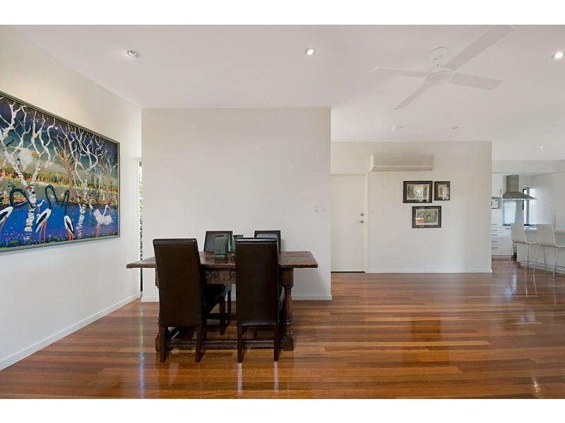 40 Moana Park Avenue, Broadbeach Waters QLD 4218