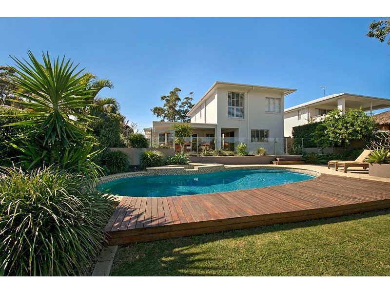 40 Moana Park Avenue, Broadbeach Waters QLD 4218