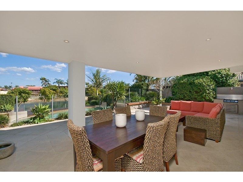40 Moana Park Avenue, Broadbeach Waters QLD 4218
