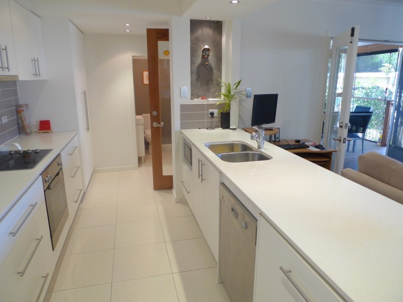 8 Naranga Avenue, Broadbeach Waters QLD 4218