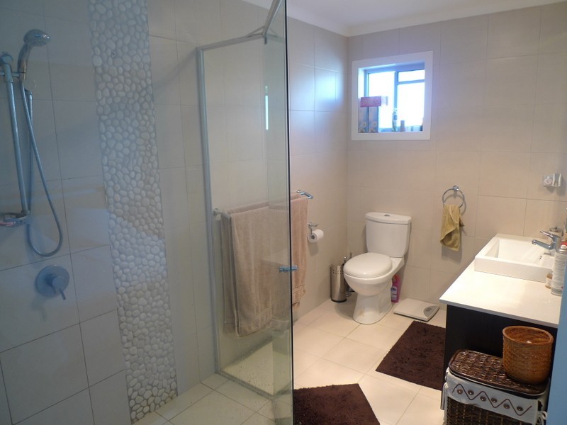 8 Naranga Avenue, Broadbeach Waters QLD 4218