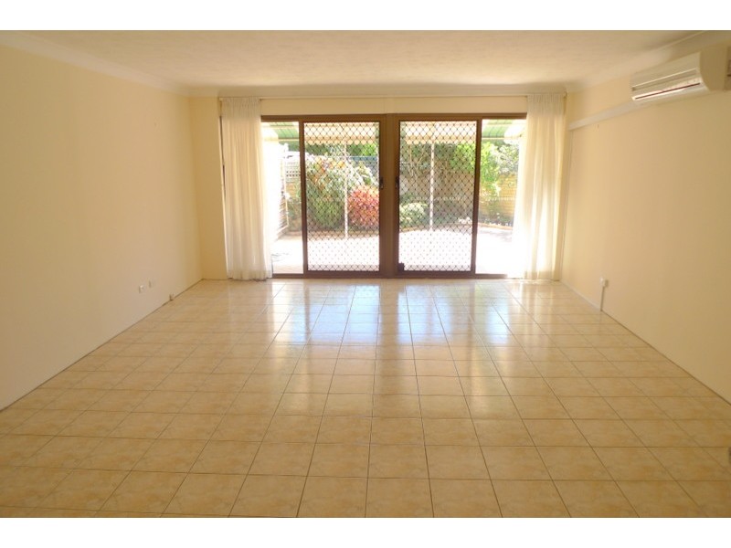 7/11 Hooker Blvd, Broadbeach Waters QLD 4218