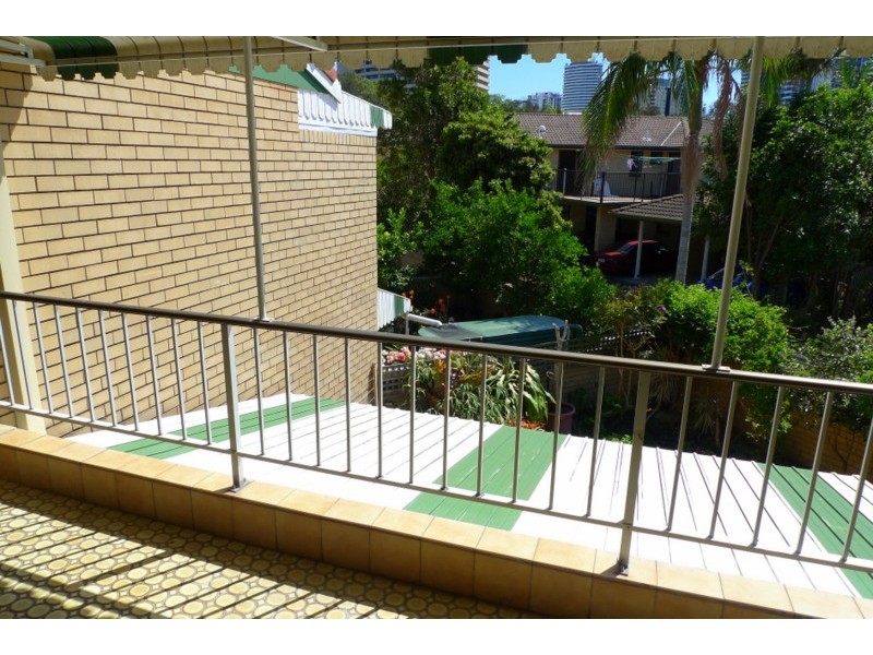 7/11 Hooker Blvd, Broadbeach Waters QLD 4218