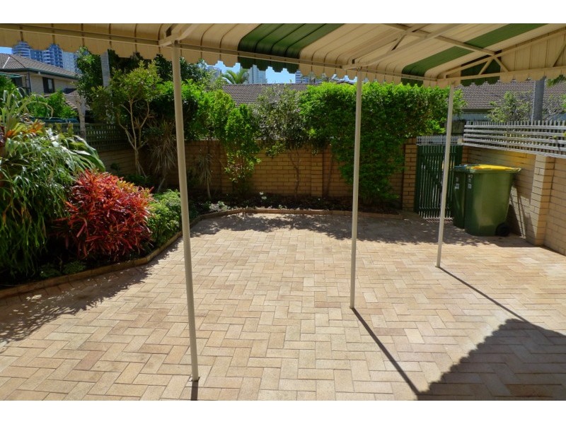 7/11 Hooker Blvd, Broadbeach Waters QLD 4218