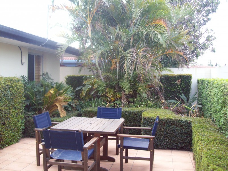 13 Andrea Avenue, Broadbeach Waters QLD 4218