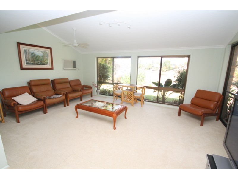 42 Merrimac Blvd, Broadbeach Waters QLD 4218