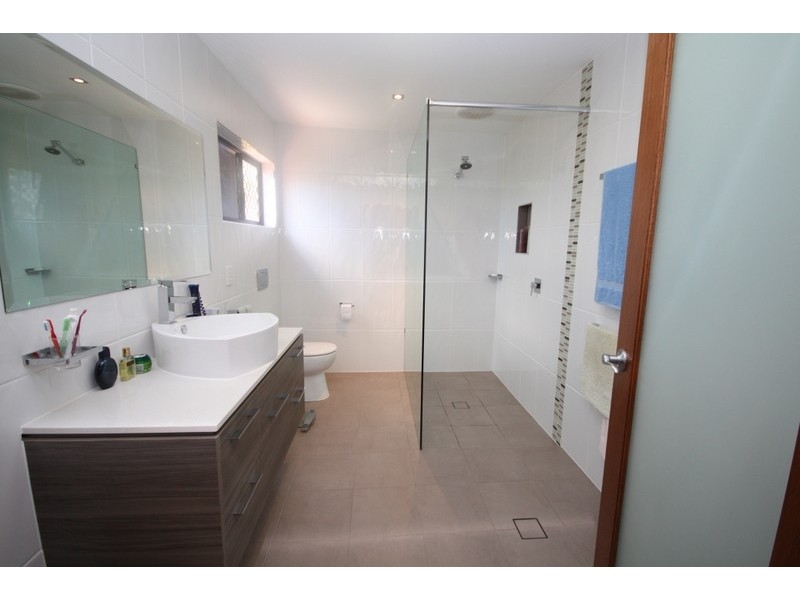 42 Merrimac Blvd, Broadbeach Waters QLD 4218
