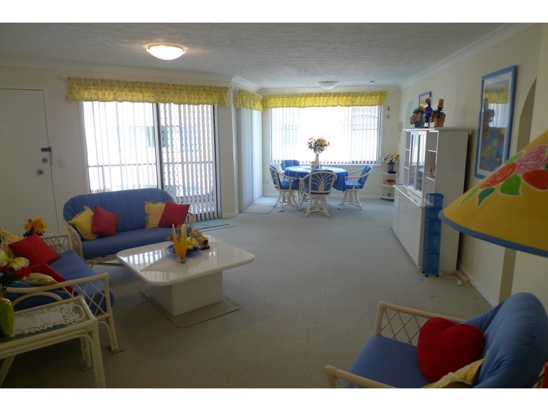 12/10 Queensland Avenue, Broadbeach QLD 4218