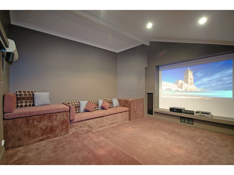 4 Lamb Street, Broadbeach Waters QLD 4218