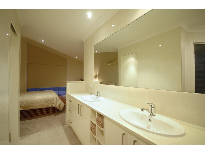 4 Lamb Street, Broadbeach Waters QLD 4218