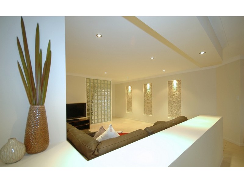 4 Lamb Street, Broadbeach Waters QLD 4218