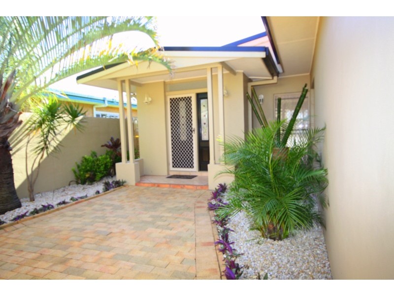 9 Buena Vista Court, Broadbeach Waters QLD 4218