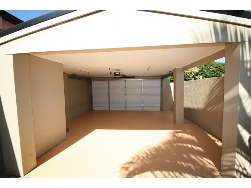 9 Buena Vista Court, Broadbeach Waters QLD 4218