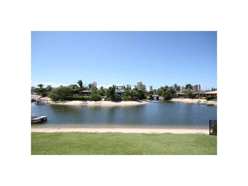 10 Andrea Avenue, Broadbeach Waters QLD 4218